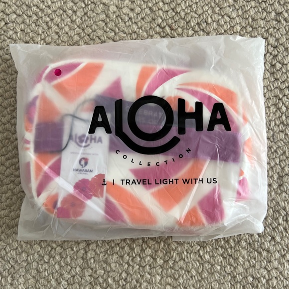 ALOHA Collection Hawaiian Airlines Canin Crew Kit - Picture 3 of 3